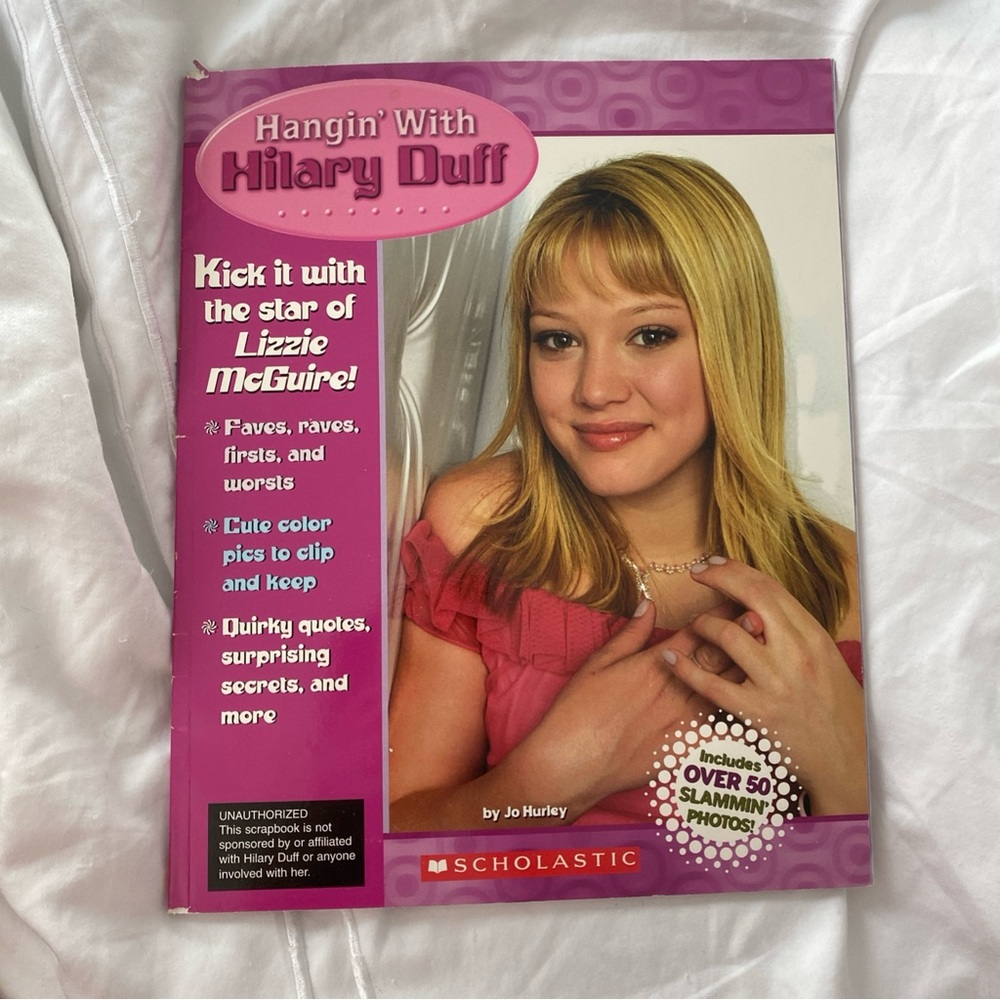 Scholastic‎ Pink Hangin' With Hilary Book